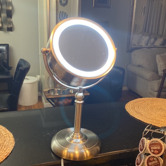 LED Mirror - Picture 2 of 4